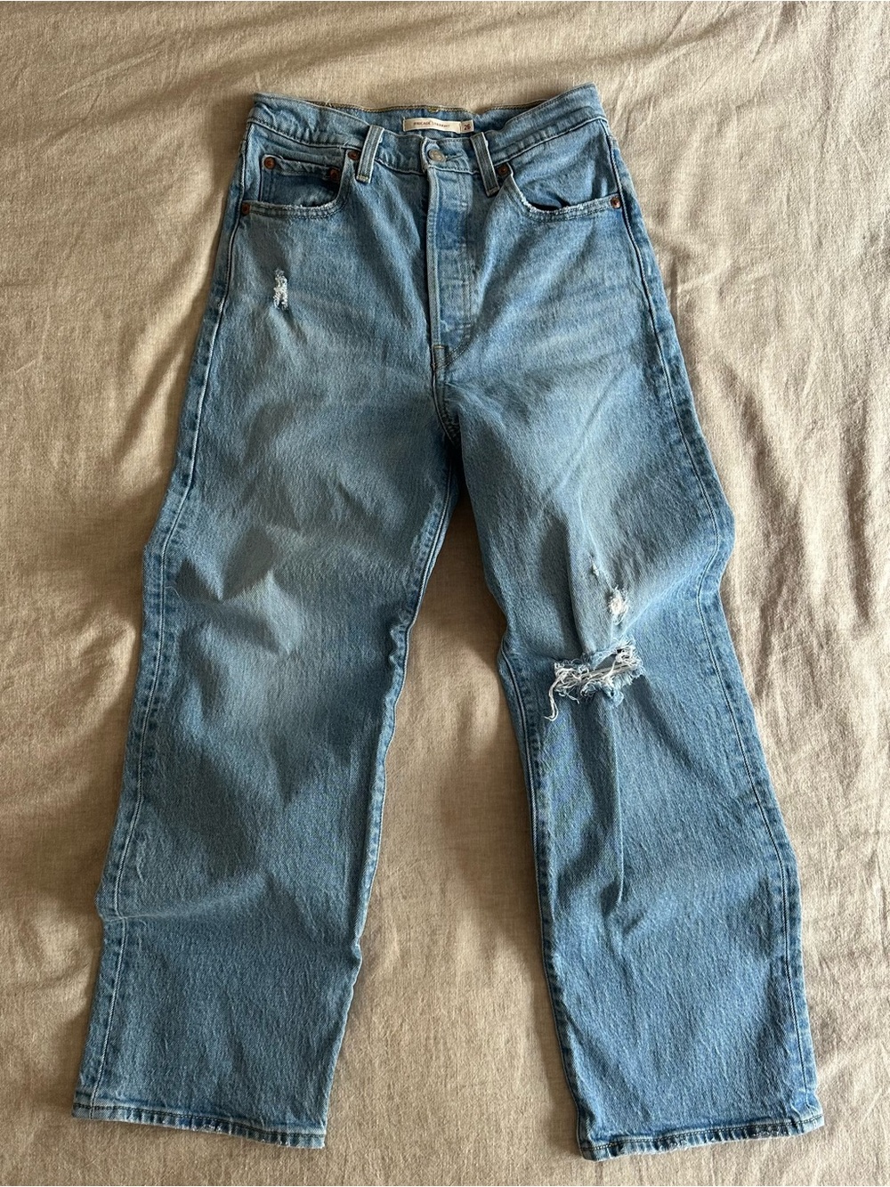 Levi’s Premium Ribcage Straight Jeans Size 26 Distressed High Rise